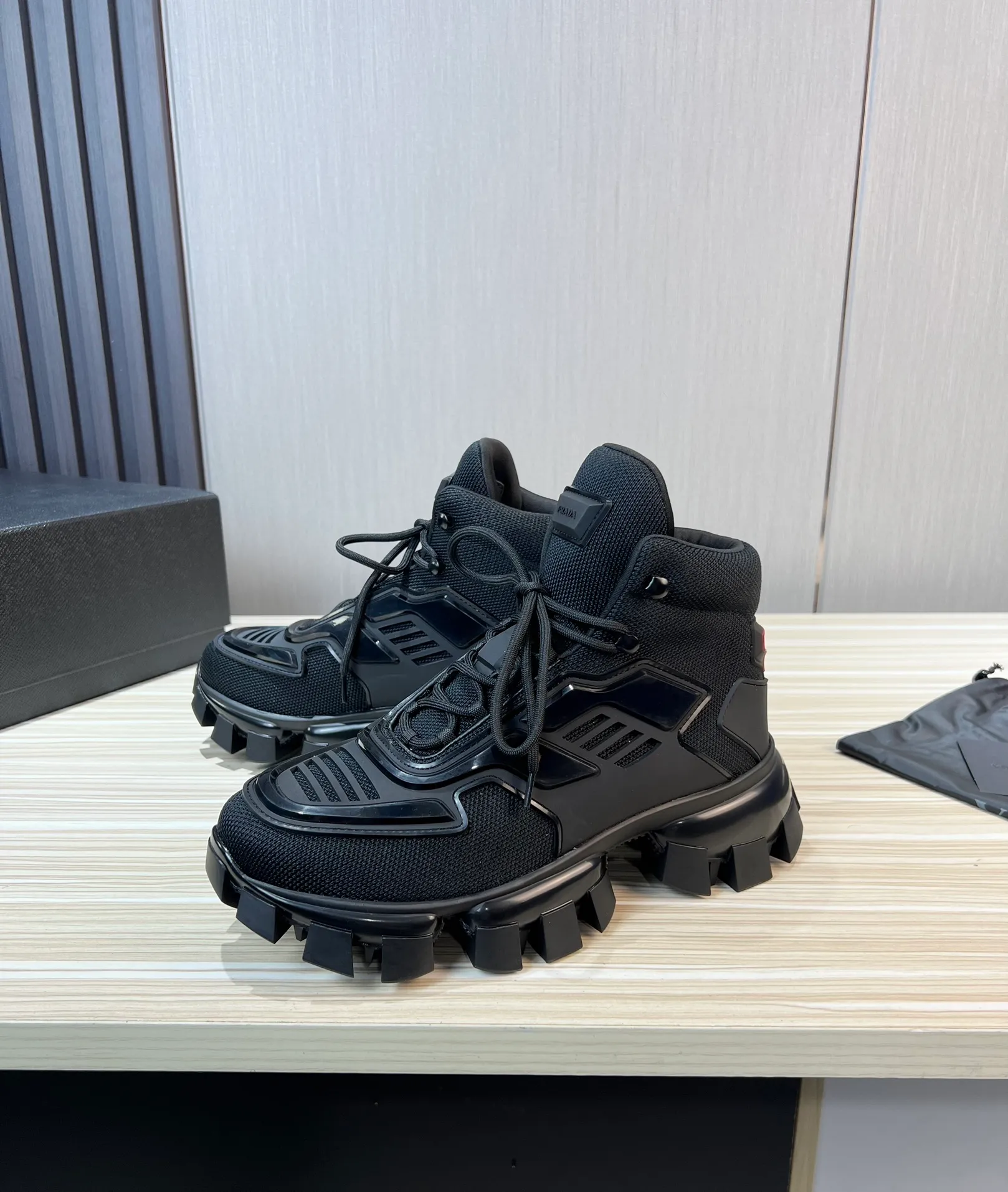 Men's shoes 💰660💰 [PRADA] Couple's popular item at the counter 💑Official website synchronized ⬆️Original fly-woven film fabric + cowhide lining, 1⃣️:1⃣️reproduction, original sole, 35-45 (45.46 custom-made, non-refundable)